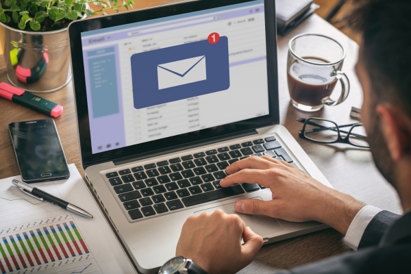 Local SEO checklist for the move of business locations Notify customers by e -mail